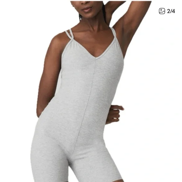 Alo Yoga Suns Out Onesie Romper One Piece Athletic Heather Grey Gray 5” Sz XS - Picture 2 of 10